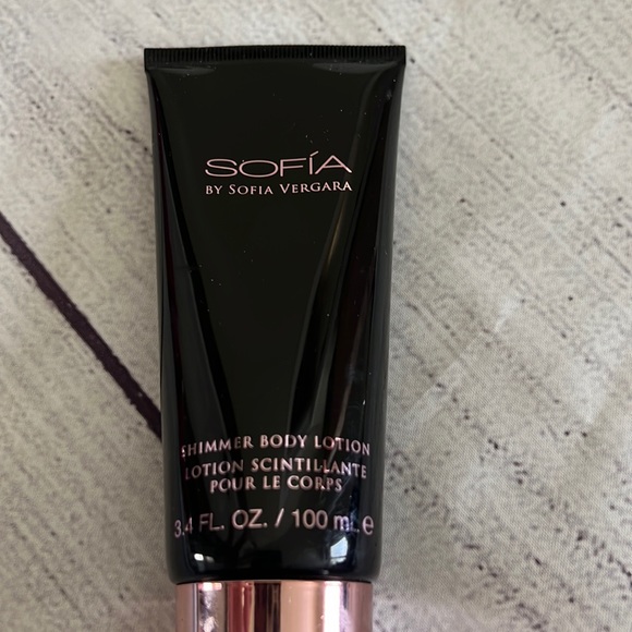 Sofia shimmer body lotion - Picture 2 of 2